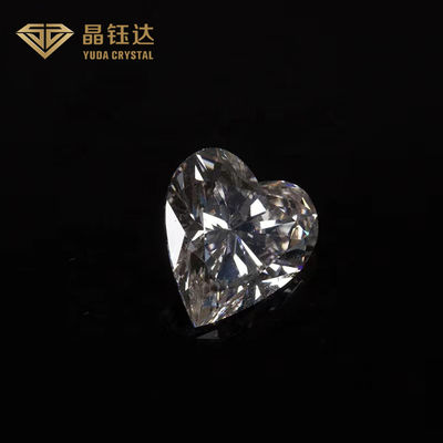 Cuori e frecce tagliati in laboratorio diamanti coltivati in collezione certificata IGI